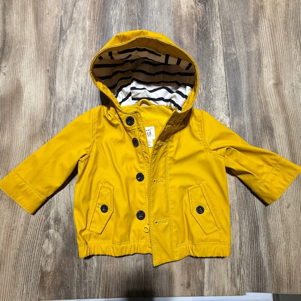 Baby GAP Yellow Hooded Raincoat Jacket Striped Lining 0-6 Months Kids Coastal